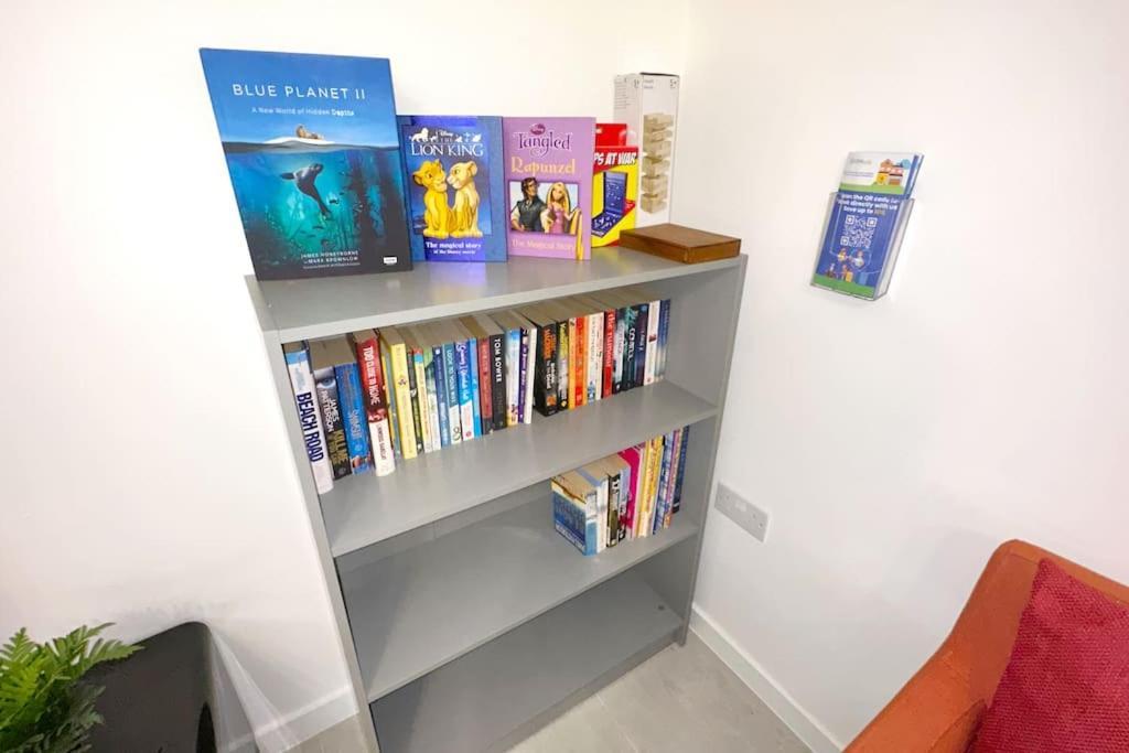 Walnut Flats-F2, 3-Bedroom With Garden & Patio - Ac, Parking, Netflix, Wifi - Close To Oxford, Bicester & Blenheim Palace Bagian luar foto