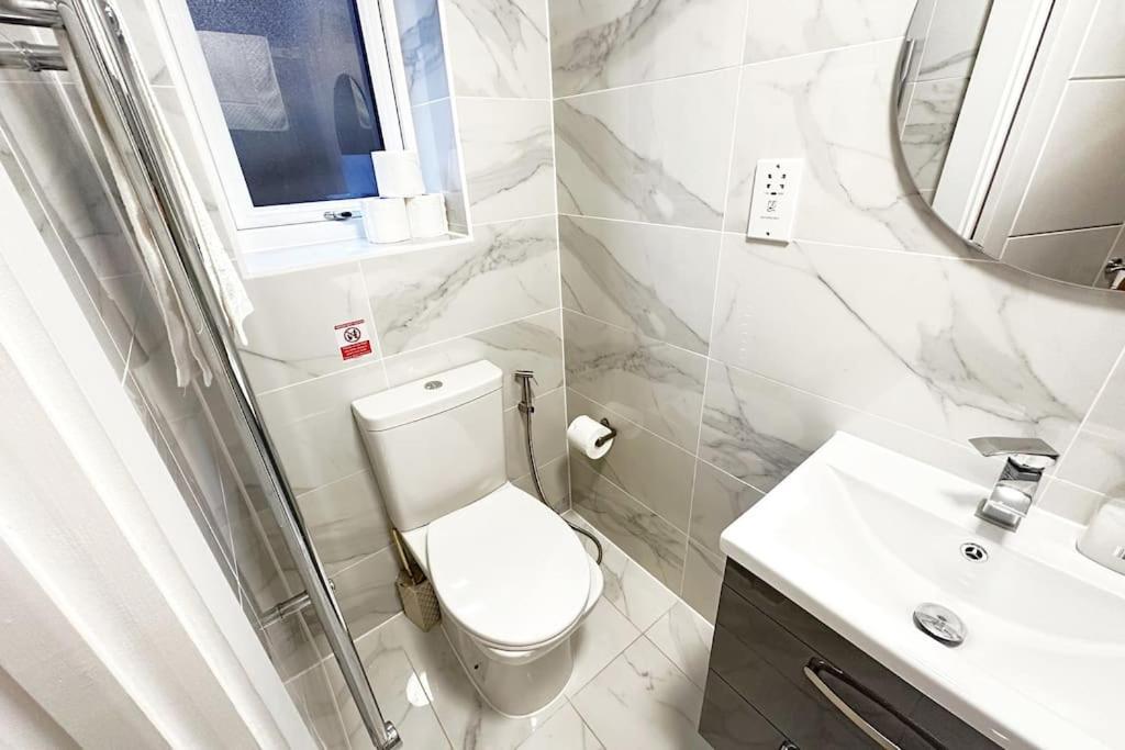 Walnut Flats-F2, 3-Bedroom With Garden & Patio - Ac, Parking, Netflix, Wifi - Close To Oxford, Bicester & Blenheim Palace Bagian luar foto