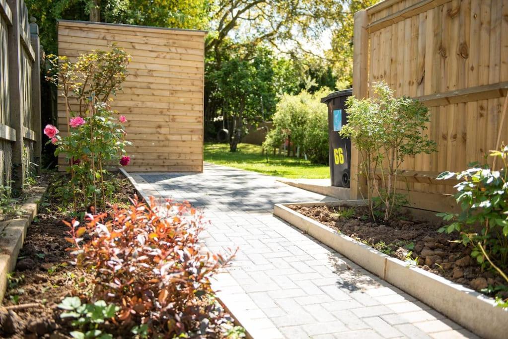 Walnut Flats-F2, 3-Bedroom With Garden & Patio - Ac, Parking, Netflix, Wifi - Close To Oxford, Bicester & Blenheim Palace Bagian luar foto