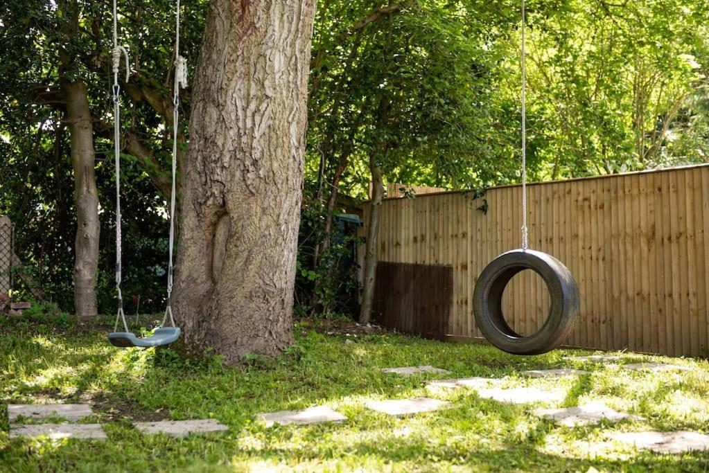 Walnut Flats-F2, 3-Bedroom With Garden & Patio - Ac, Parking, Netflix, Wifi - Close To Oxford, Bicester & Blenheim Palace Bagian luar foto