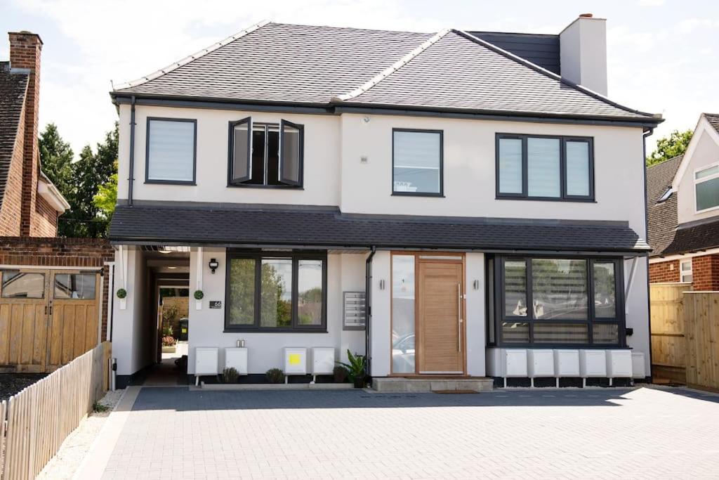 Walnut Flats-F2, 3-Bedroom With Garden & Patio - Ac, Parking, Netflix, Wifi - Close To Oxford, Bicester & Blenheim Palace Bagian luar foto