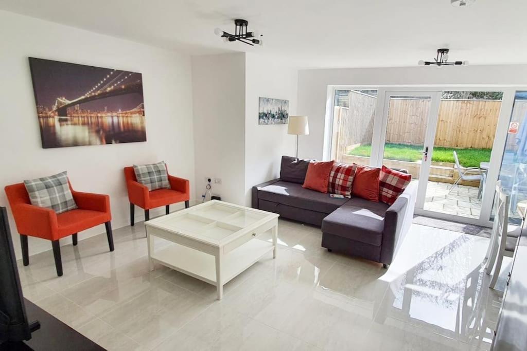 Walnut Flats-F2, 3-Bedroom With Garden & Patio - Ac, Parking, Netflix, Wifi - Close To Oxford, Bicester & Blenheim Palace Bagian luar foto