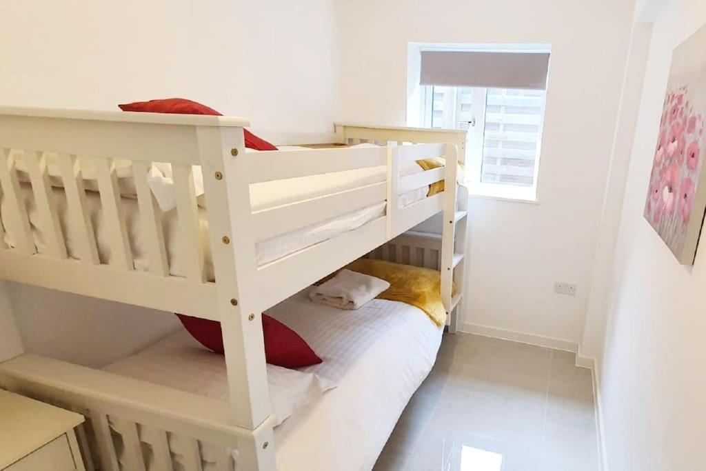 Walnut Flats-F2, 3-Bedroom With Garden & Patio - Ac, Parking, Netflix, Wifi - Close To Oxford, Bicester & Blenheim Palace Bagian luar foto