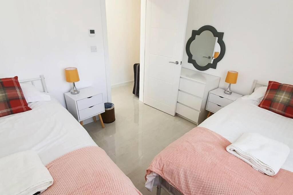 Walnut Flats-F2, 3-Bedroom With Garden & Patio - Ac, Parking, Netflix, Wifi - Close To Oxford, Bicester & Blenheim Palace Bagian luar foto
