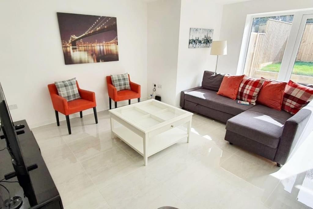 Walnut Flats-F2, 3-Bedroom With Garden & Patio - Ac, Parking, Netflix, Wifi - Close To Oxford, Bicester & Blenheim Palace Bagian luar foto